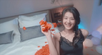 完蛋我被美女包围了