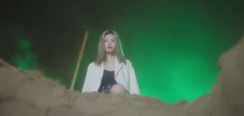 完蛋我被美女包围了