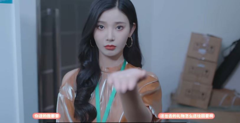 完蛋我被美女包围了