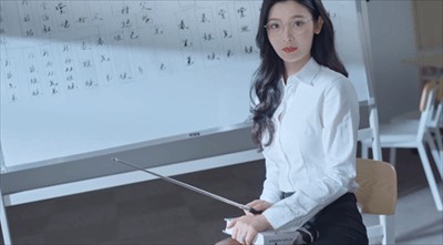 完蛋我被美女包围了